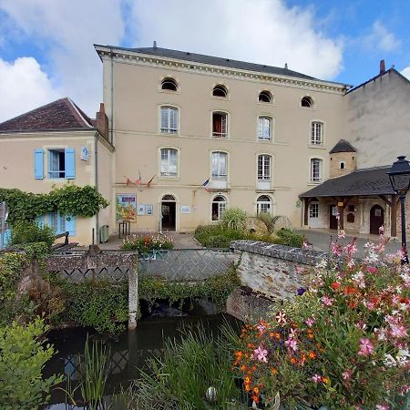 Gite Le Moulin Hotel Mezieres-en-Brenne Exterior photo