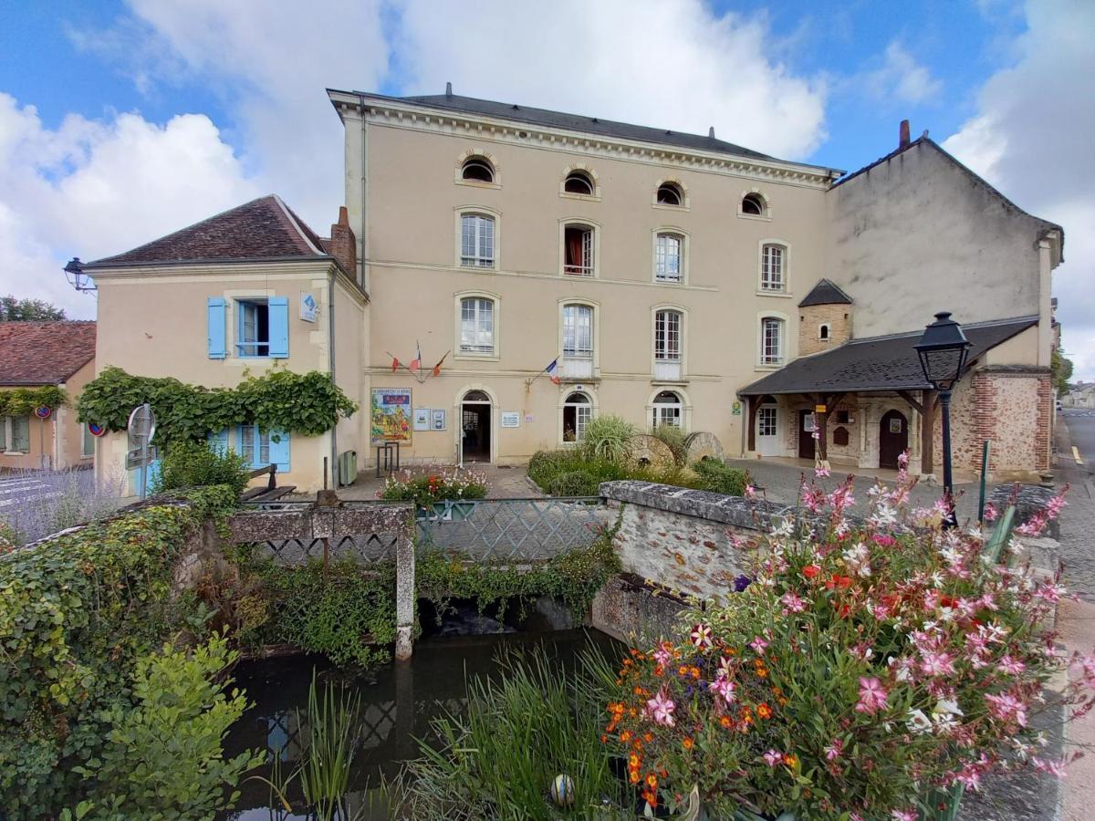 Gite Le Moulin Hotel Mezieres-en-Brenne Exterior photo