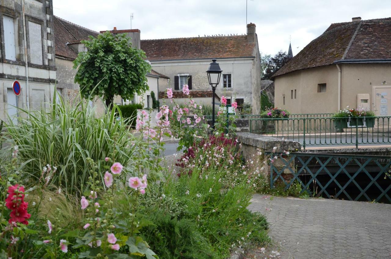 Gite Le Moulin Hotel Mezieres-en-Brenne Exterior photo